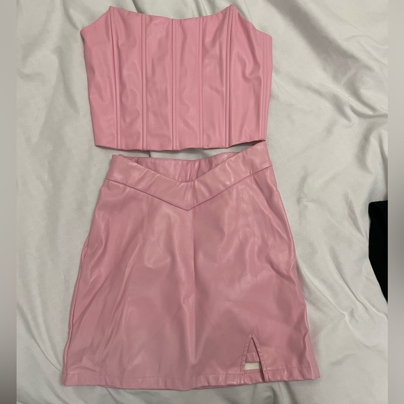 2 Piece Set - Picture 2 of 5